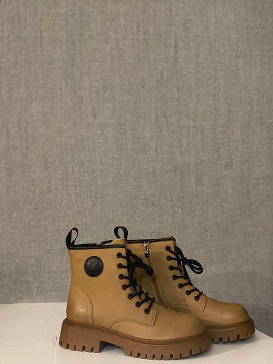 Robust ankle-boots